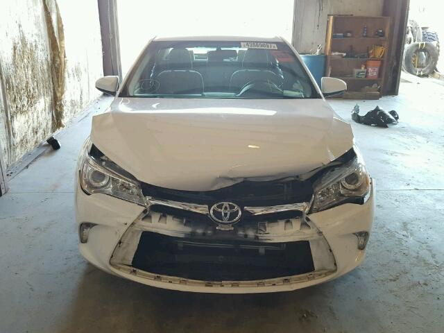 4T1BF1FK5GU508663 - 2016 TOYOTA CAMRY WHITE photo 9