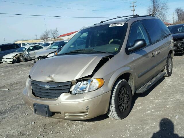 1C4GP45R05B112754 - 2005 CHRYSLER TOWN & COU GOLD photo 2