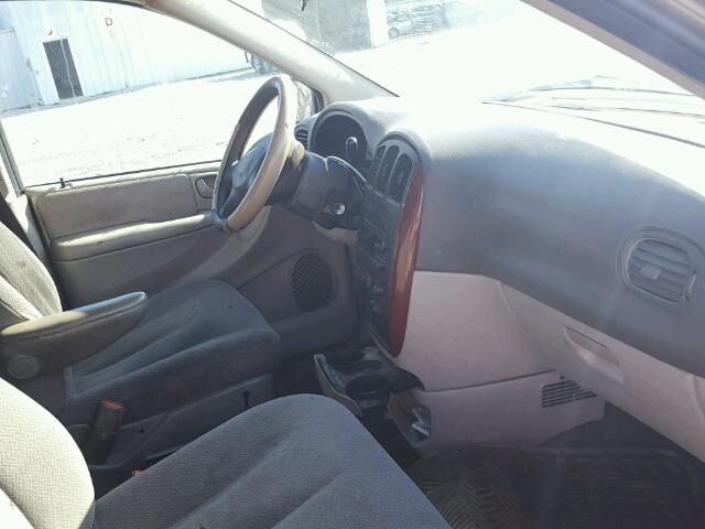 1C4GP45R05B112754 - 2005 CHRYSLER TOWN & COU GOLD photo 5