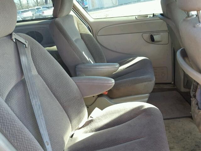 1C4GP45R05B112754 - 2005 CHRYSLER TOWN & COU GOLD photo 6