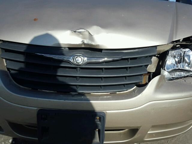 1C4GP45R05B112754 - 2005 CHRYSLER TOWN & COU GOLD photo 9