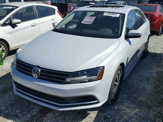 3VWDB7AJ0HM233328 - 2017 VOLKSWAGEN JETTA SE WHITE photo 2