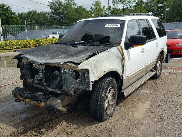 1FMFU18555LA85939 - 2005 FORD EXPEDITION WHITE photo 2