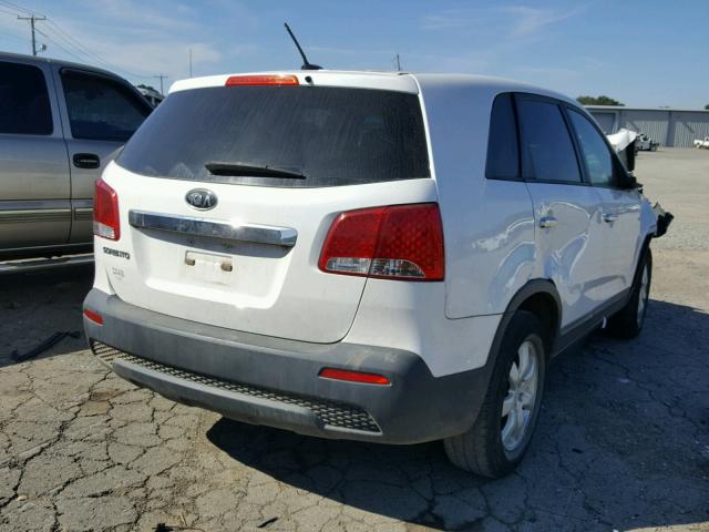 5XYKT3A16BG034286 - 2011 KIA SORENTO BA WHITE photo 4