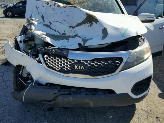 5XYKT3A16BG034286 - 2011 KIA SORENTO BA WHITE photo 7