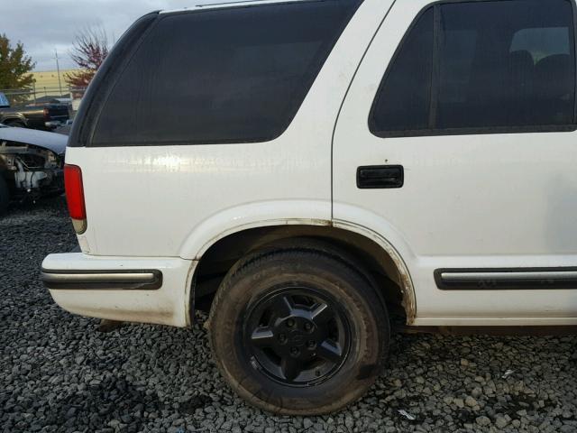 1GNDT13W9WK144701 - 1998 CHEVROLET BLAZER WHITE photo 9