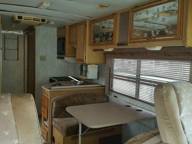 1GBKP37N8R3300988 - 1994 WINNEBAGO WINNEBAGO WHITE photo 9