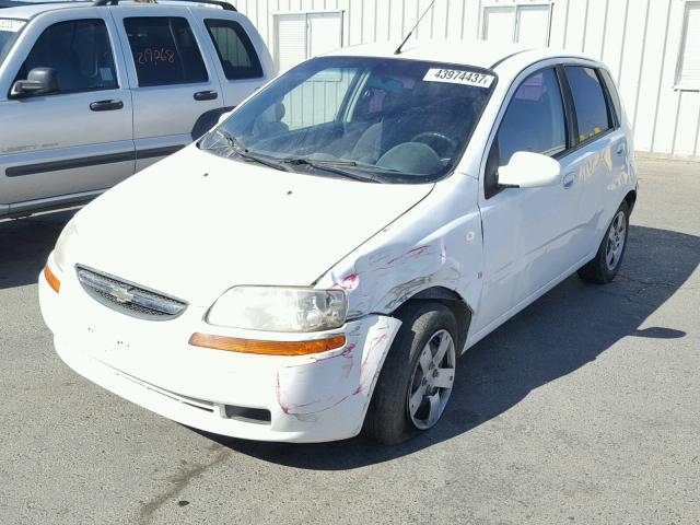 KL1TD66657B787923 - 2007 CHEVROLET AVEO BASE WHITE photo 2