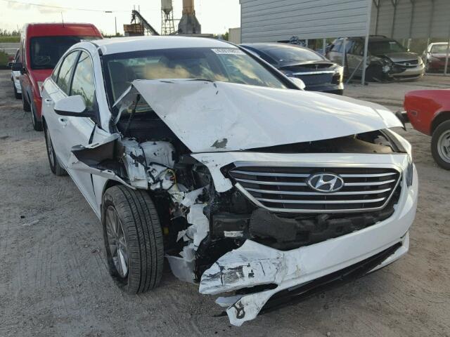 5NPE24AF7HH484581 - 2017 HYUNDAI SONATA SE WHITE photo 1