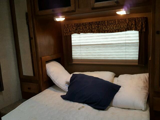 4YDF33328E1530103 - 2014 KEYSTONE SPRINTER TWO TONE photo 5