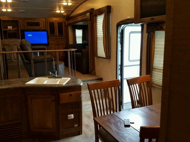 4YDF33328E1530103 - 2014 KEYSTONE SPRINTER TWO TONE photo 8