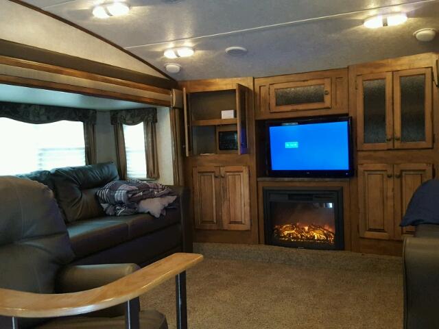 4YDF33328E1530103 - 2014 KEYSTONE SPRINTER TWO TONE photo 9