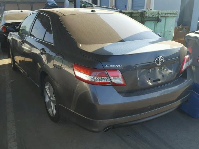 4T1BF3EK0AU575174 - 2010 TOYOTA CAMRY BASE Boz foto 3