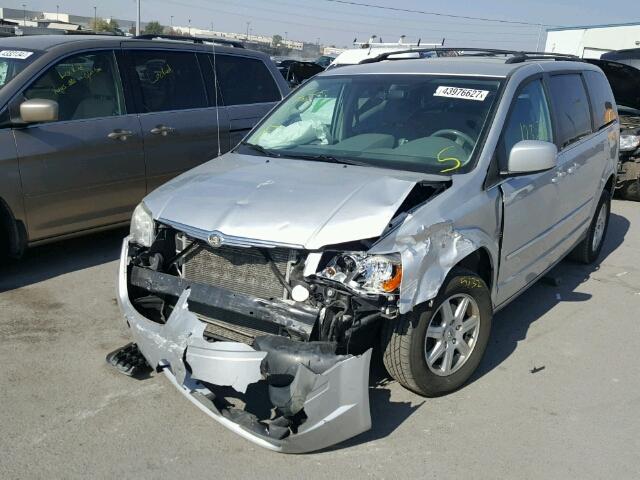 2A4RR5D11AR319681 - 2010 CHRYSLER TOWN & COU SILVER photo 2