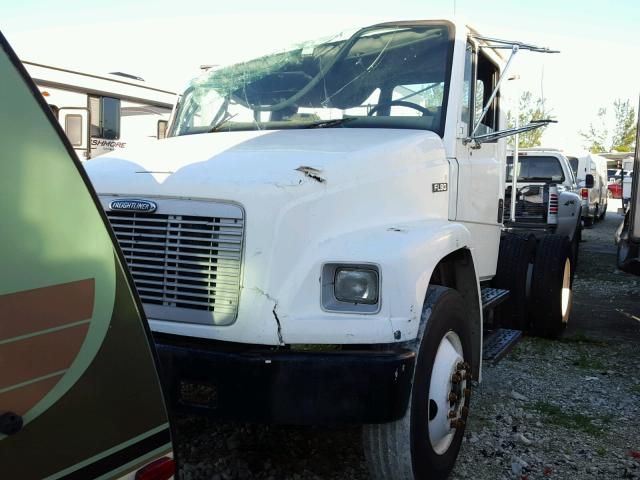 1FUBBWAKX4HM33539 - 2004 FREIGHTLINER MEDIUM CON WHITE photo 2