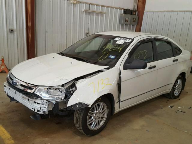 1FAHP35NX9W219424 - 2009 FORD FOCUS SE WHITE photo 2