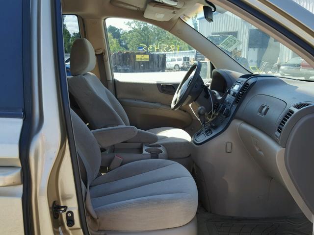 KNDMB233566080057 - 2006 KIA SEDONA EX TAN photo 5