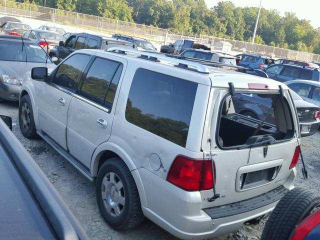 5LMFU28506LJ19337 - 2006 LINCOLN NAVIGATOR WHITE photo 3