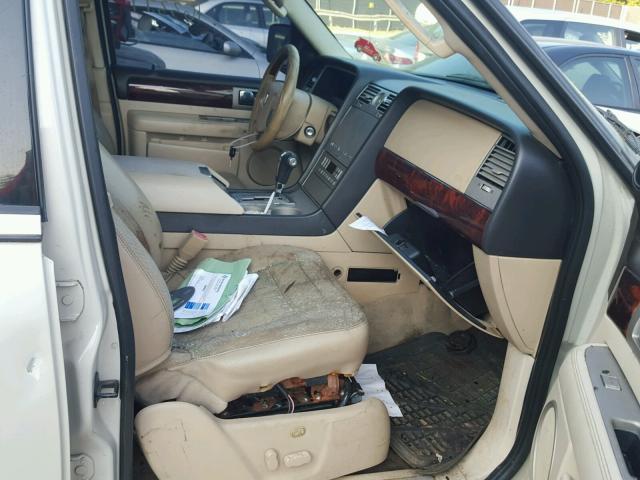 5LMFU28506LJ19337 - 2006 LINCOLN NAVIGATOR WHITE photo 5