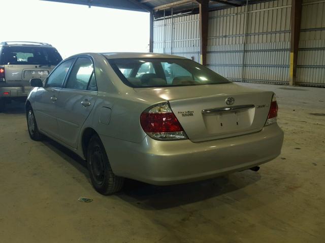 4T1BE32K75U945792 - 2005 TOYOTA CAMRY LE 银色 照片 3