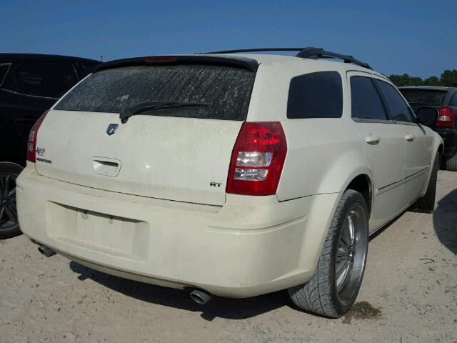 2D4GV58205H509644 - 2005 DODGE MAGNUM R/T WHITE photo 4