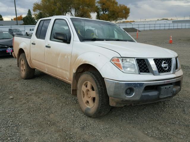 1N6AD07W76C414335 - 2006 NISSAN FRONTIER C WHITE photo 1