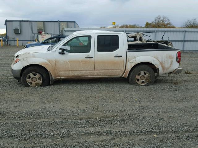 1N6AD07W76C414335 - 2006 NISSAN FRONTIER C WHITE photo 9