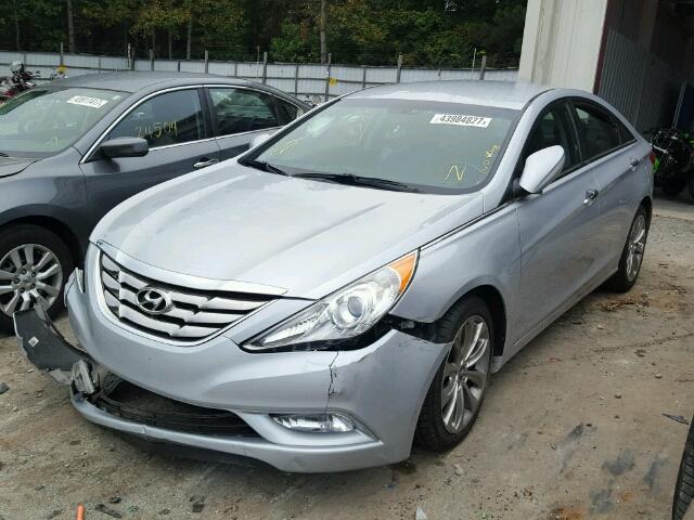 5NPEC4AC2CH480238 - 2012 HYUNDAI SONATA SE SILVER photo 2