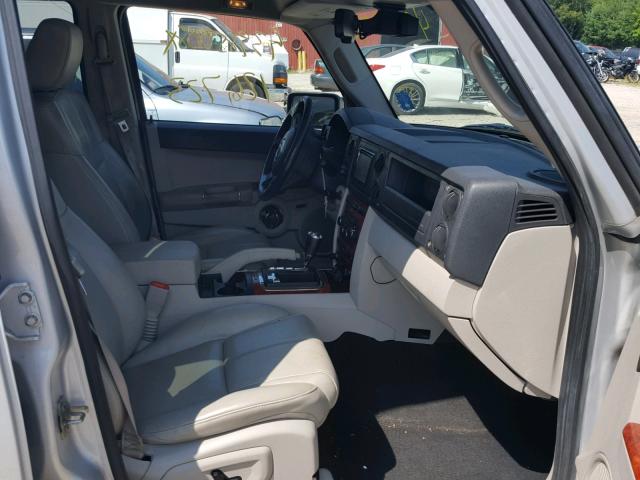 1J8HG58N66C124561 - 2006 JEEP COMMANDER SILVER photo 5