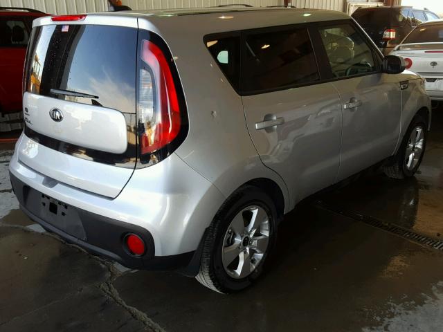 KNDJN2A21H7423609 - 2017 KIA SOUL SILVER photo 4