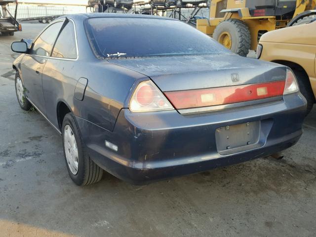 1HGCG3263YA010363 - 2000 HONDA ACCORD LX BLUE photo 3