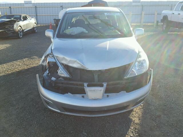 3N1BC13E78L400054 - 2008 NISSAN VERSA S SILVER photo 9