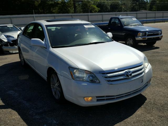 4T1BK36BX5U014044 - 2005 TOYOTA AVALON XL WHITE photo 1