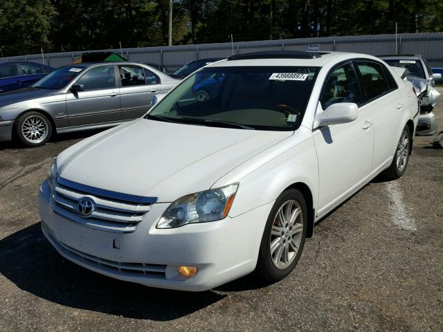 4T1BK36BX5U014044 - 2005 TOYOTA AVALON XL WHITE photo 2