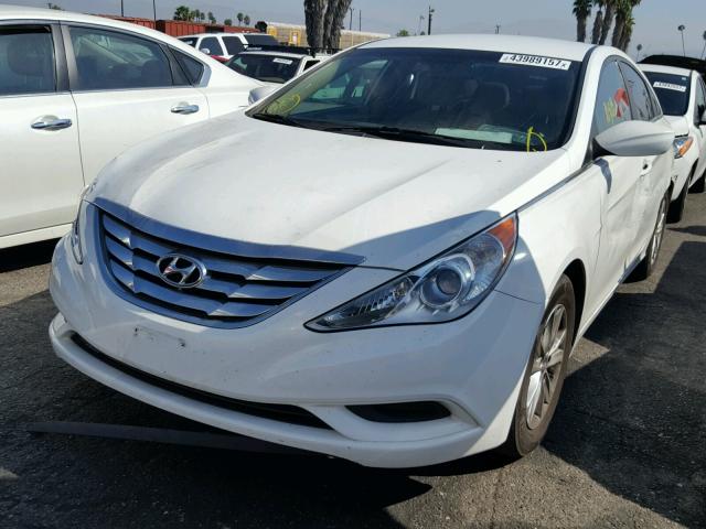 5NPEB4AC5DH717535 - 2013 HYUNDAI SONATA GLS WHITE photo 2