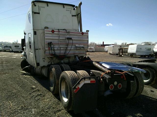 1FUJGLDRXCSBK1018 - 2012 FREIGHTLINER CASCADIA 1 WHITE photo 3