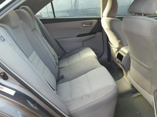 4T1BF1FK4FU487688 - 2015 TOYOTA CAMRY LE ნაცრისფერი ფოტო 6