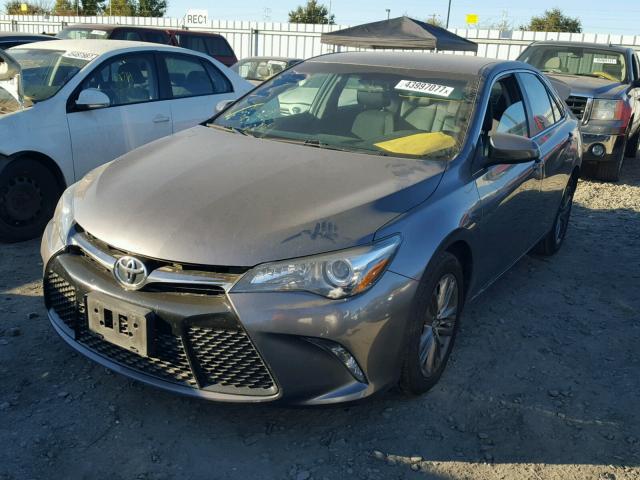 4T1BF1FKXFU984678 - 2015 TOYOTA CAMRY LE 灰色 照片 2