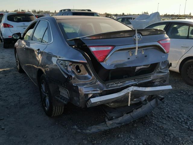 4T1BF1FKXFU984678 - 2015 TOYOTA CAMRY LE 灰色 照片 3