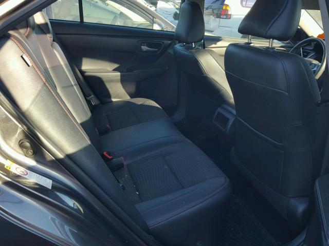 4T1BF1FKXFU984678 - 2015 TOYOTA CAMRY LE 灰色 照片 6