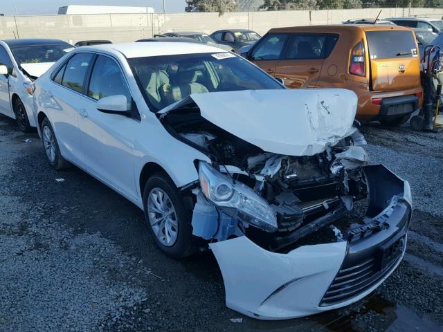 4T4BF1FK8FR483391 - 2015 TOYOTA CAMRY LE WHITE photo 1