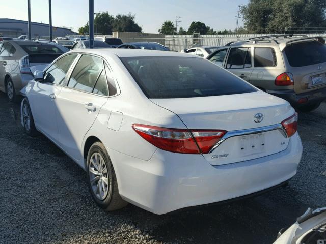 4T4BF1FK8FR483391 - 2015 TOYOTA CAMRY LE WHITE photo 3