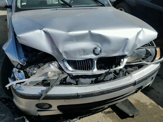 WBAEV53452KM19324 - 2002 BMW 330 I SILVER photo 9