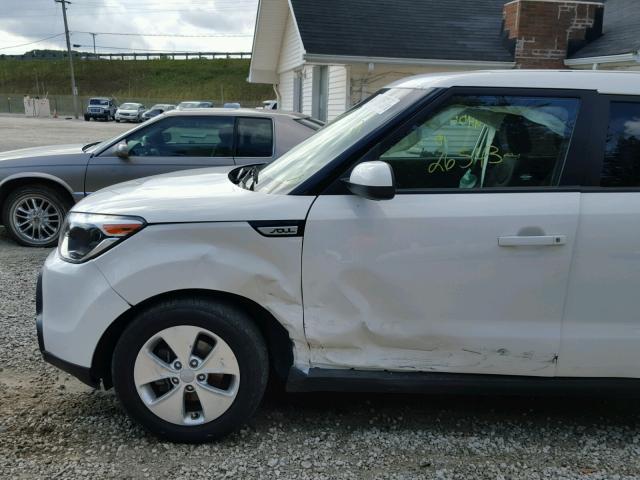 KNDJN2A28G7253277 - 2016 KIA SOUL WHITE photo 9