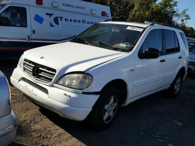 4JGAB54E5YA177820 - 2000 MERCEDES-BENZ ML 320 WHITE photo 2