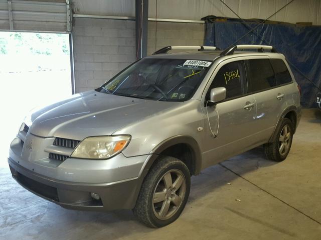 JA4LZ41FX5U003947 - 2005 MITSUBISHI OUTLANDER SILVER photo 2