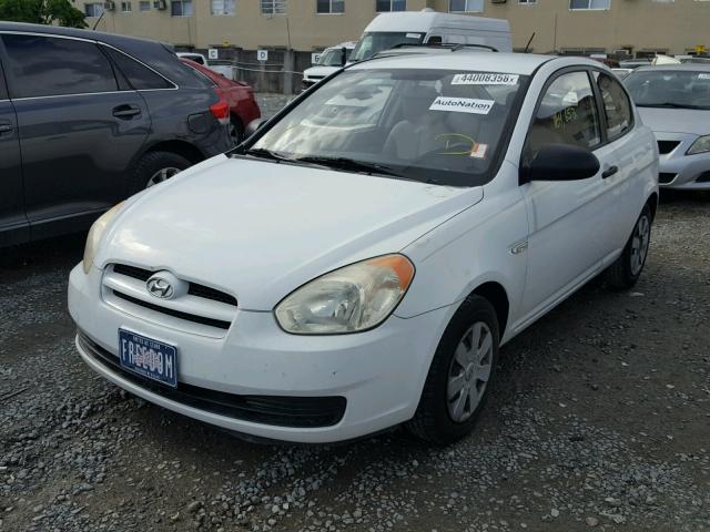 KMHCM36C67U005710 - 2007 HYUNDAI ACCENT GS WHITE photo 2