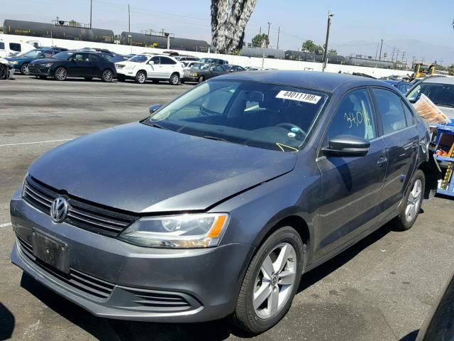 3VWLL7AJ8DM426328 - 2013 VOLKSWAGEN JETTA TDI GRAY photo 2