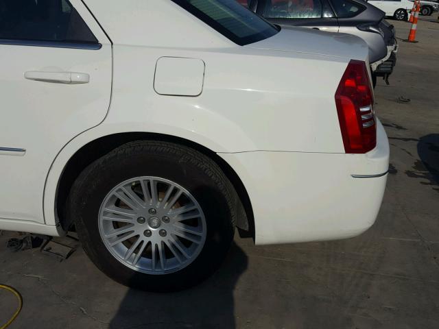 2C3LA43R28H328771 - 2008 CHRYSLER 300 LX CREAM photo 10