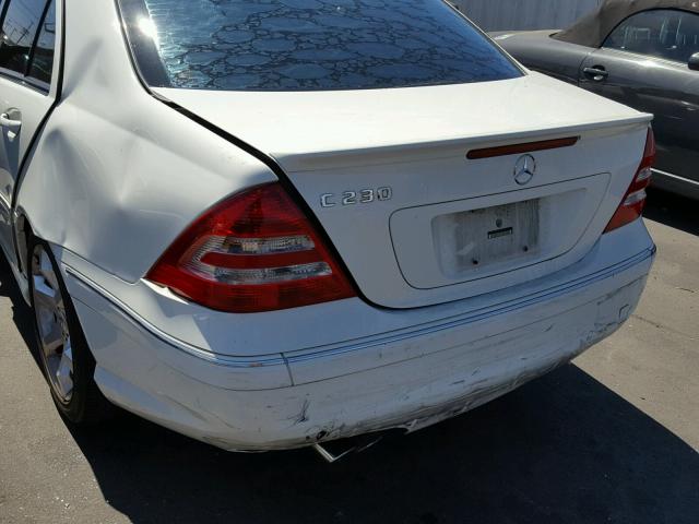 WDBRF52H67F910683 - 2007 MERCEDES-BENZ C 230 WHITE photo 9